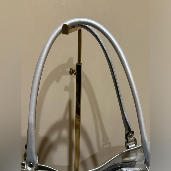 Gucci Metallic Silver GG Webbed Canvas Tote - Picture 4 of 17